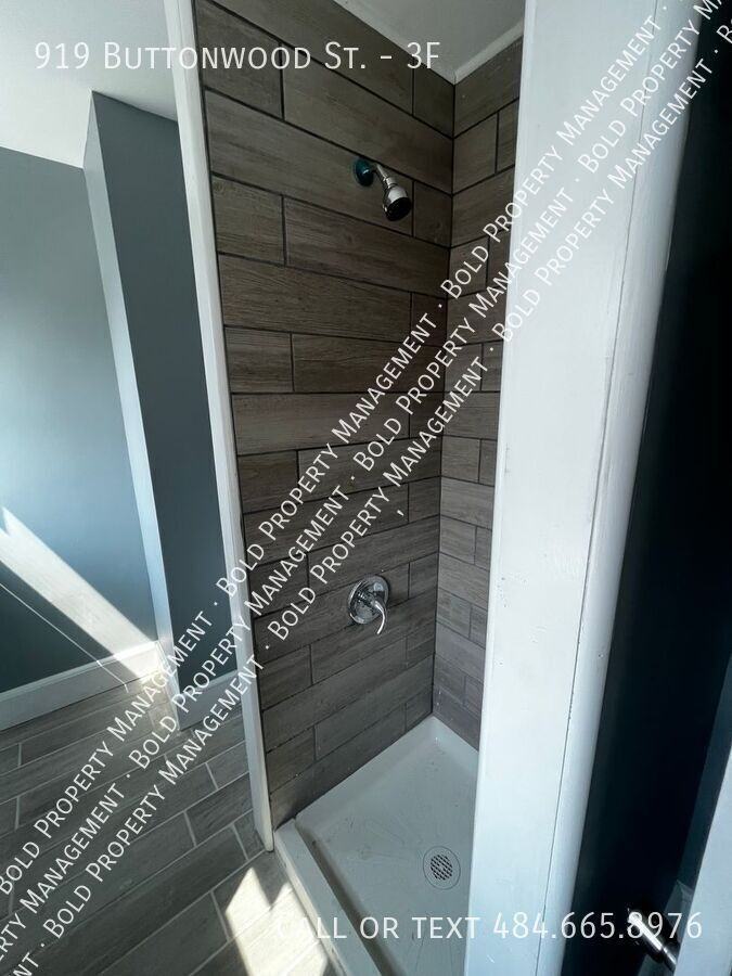 919 Buttonwood St #3F - Photo 4 of 6