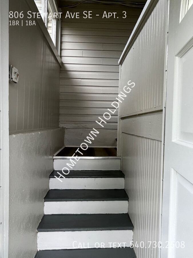 806 Stewart Ave Se #3 - Photo 3 of 10