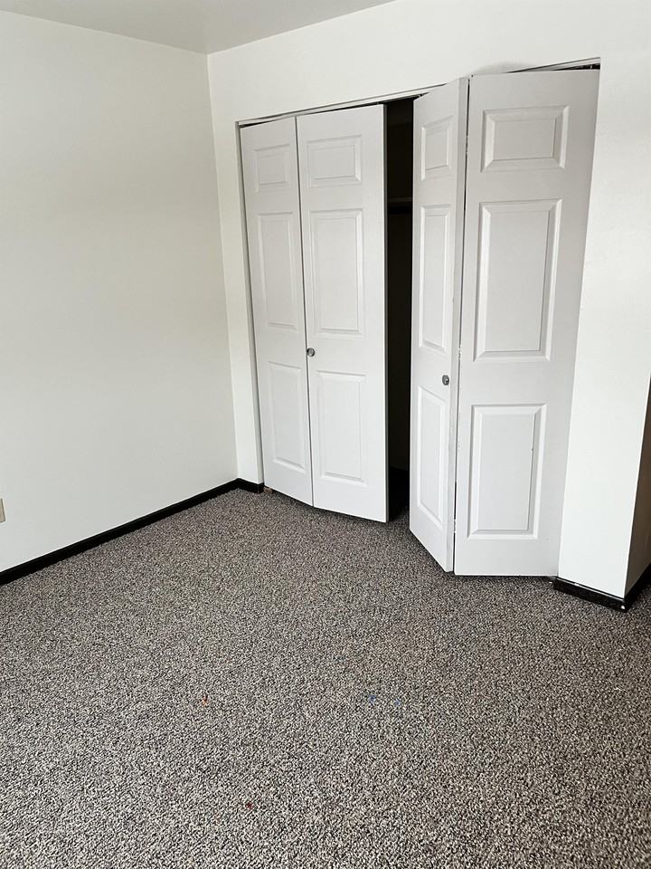 625 Meadow Lane - Photo 4 of 7