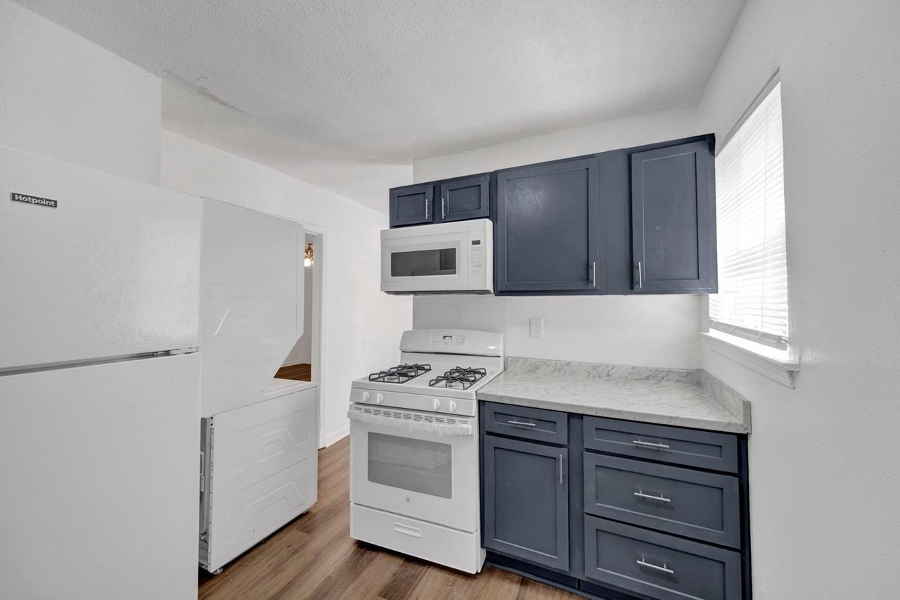 O - 2966 Yale Ave - 2966 Yale Avenue #8 - Photo 4 of 19