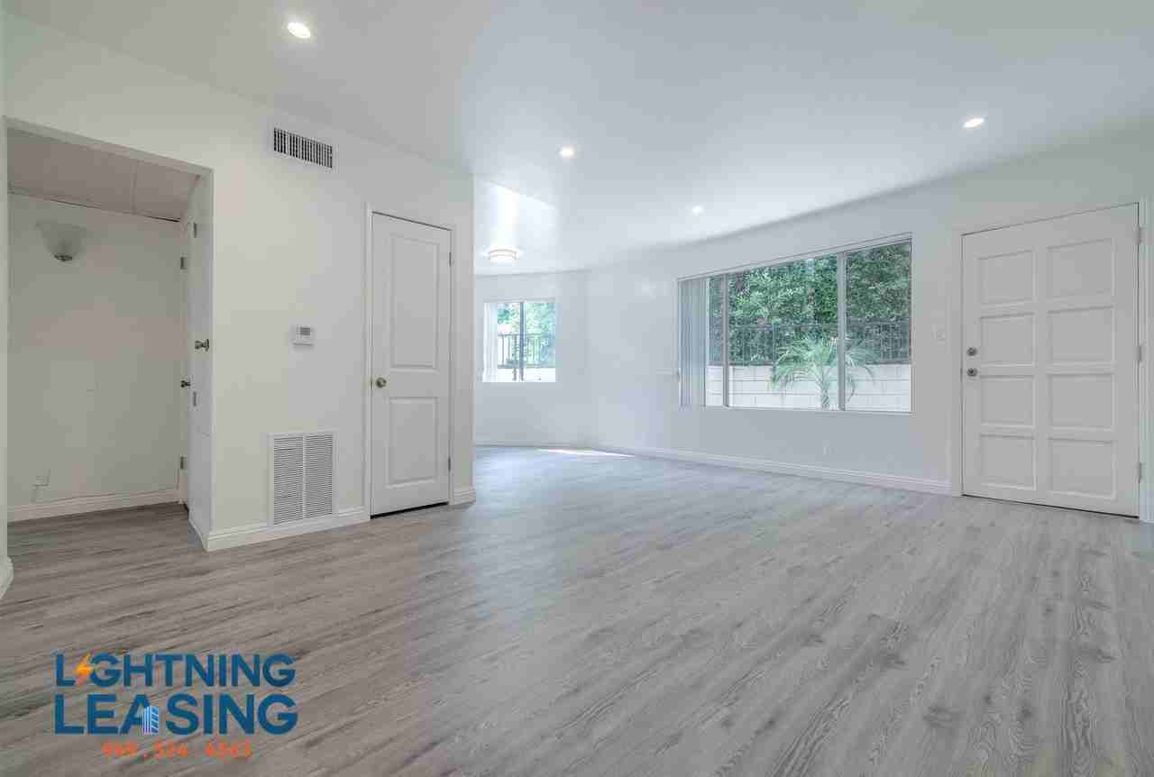 8557 Cashio St #7 - Photo 3 of 20