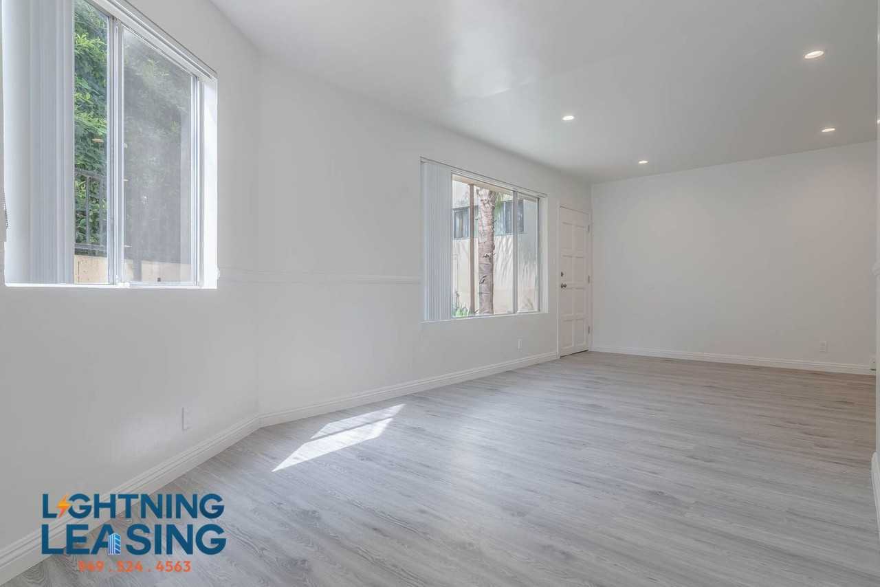 8557 Cashio St #7 - Photo 5 of 20