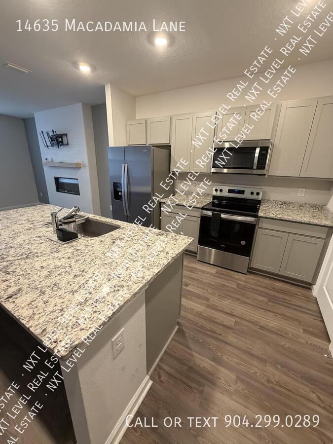 14635 Macadamia Ln - Photo 3 of 25