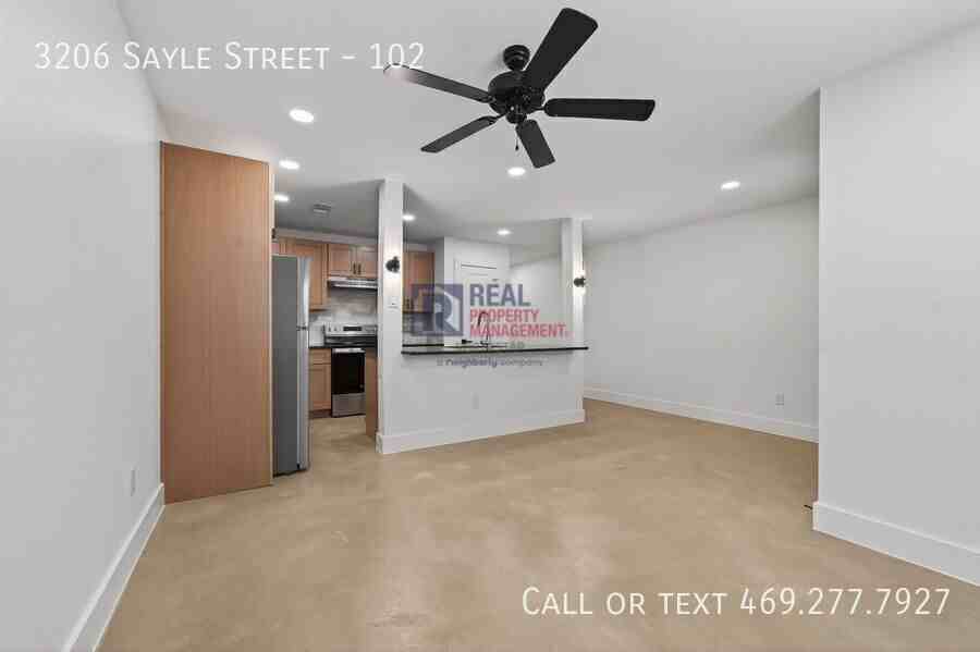 3206 Sayle St #102 - Photo 3 of 18