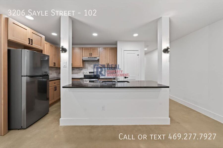 3206 Sayle St #102 - Photo 5 of 18