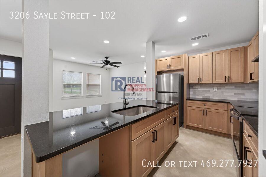 3206 Sayle St #102 - Photo 6 of 18