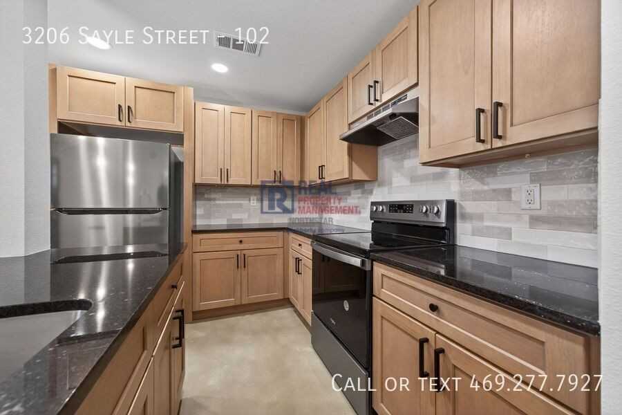 3206 Sayle St #102 - Photo 7 of 18