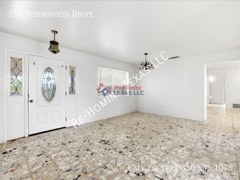 134 Robinhood Dr - Photo 3 of 26