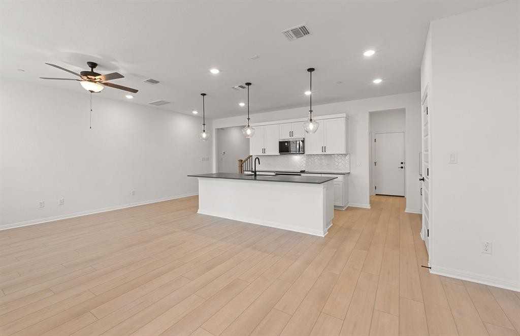 2725 Woodall Dr #2725-1602 - Photo 3 of 12