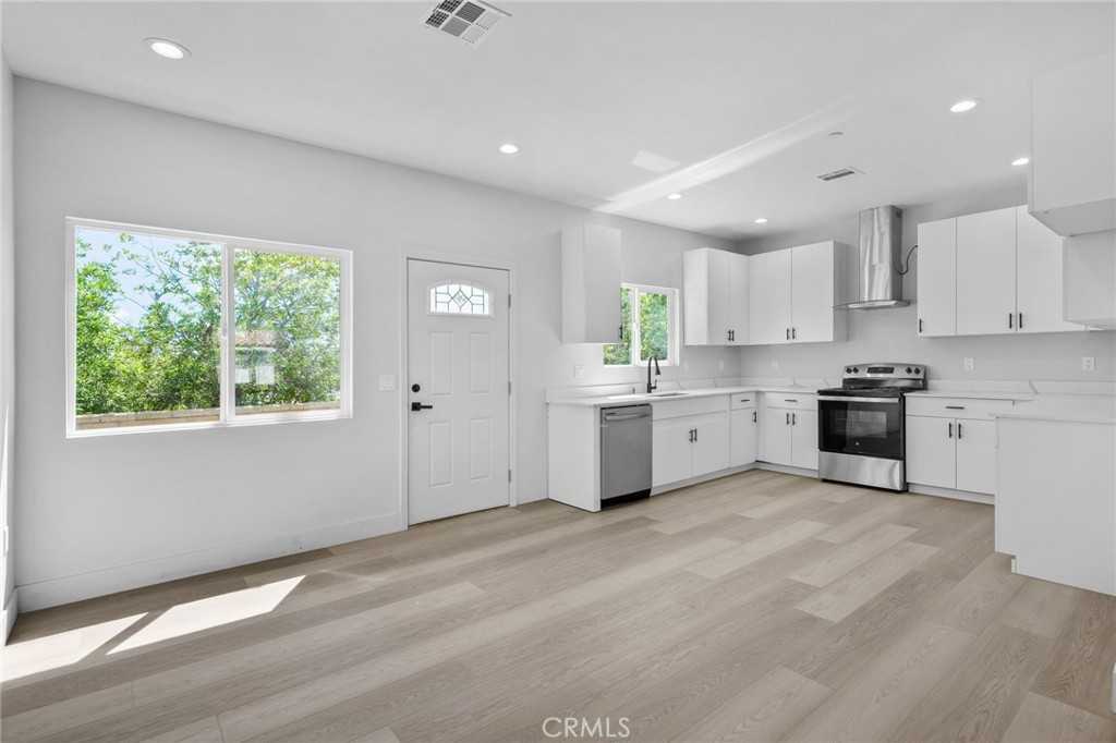 15931 Los Cedros Ave #15931B - Photo 5 of 9