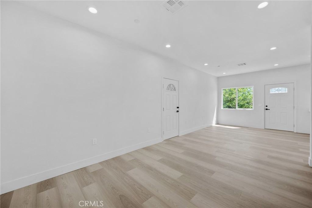 15931 Los Cedros Ave #15931B - Photo 7 of 9