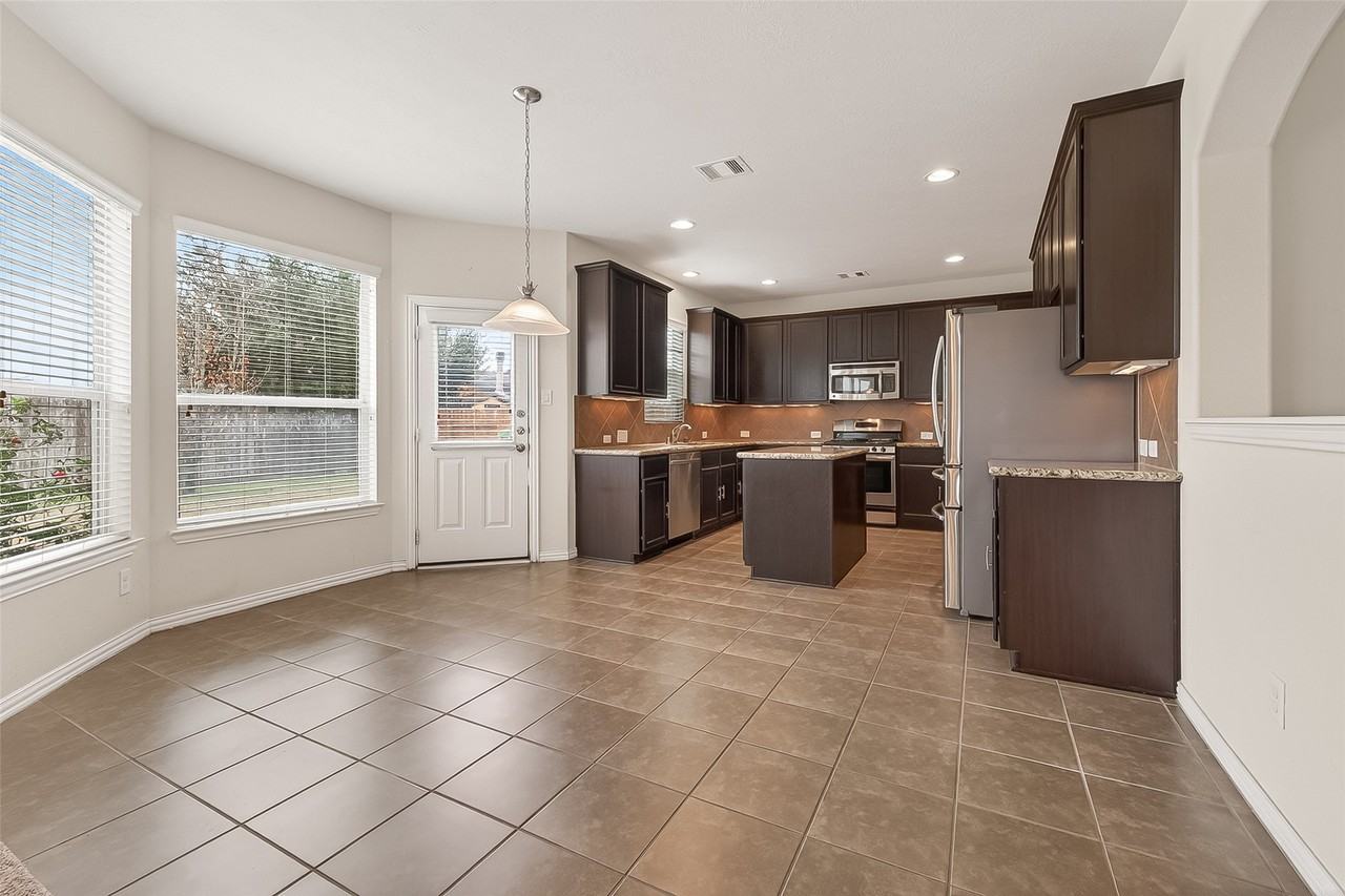 19711 Kinsington Briar Ln #19711 - Photo 3 of 41