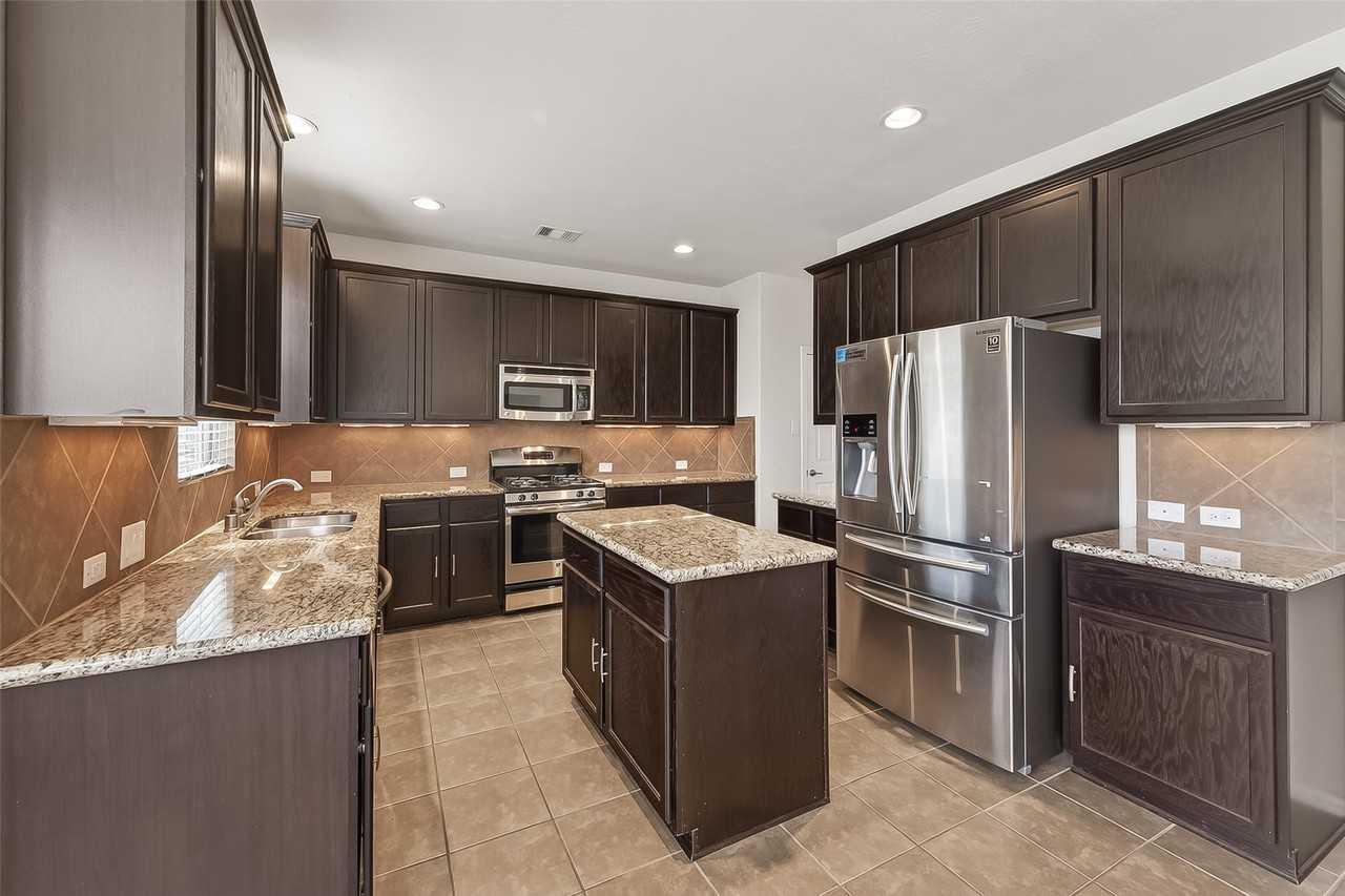 19711 Kinsington Briar Ln #19711 - Photo 4 of 41