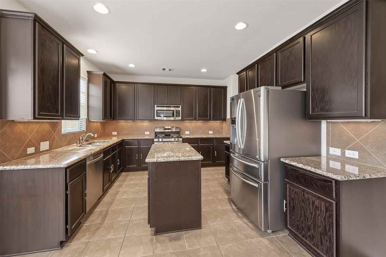 19711 Kinsington Briar Ln #19711 - Photo 5 of 41