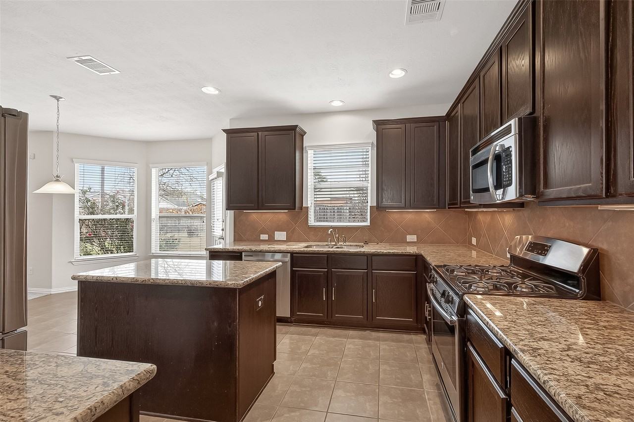 19711 Kinsington Briar Ln #19711 - Photo 6 of 41