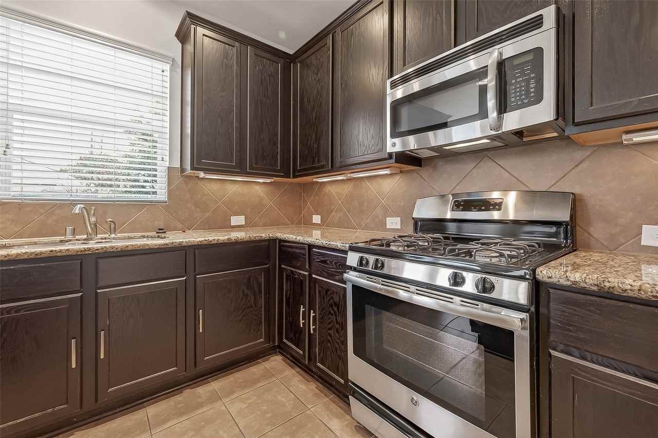 19711 Kinsington Briar Ln #19711 - Photo 7 of 41