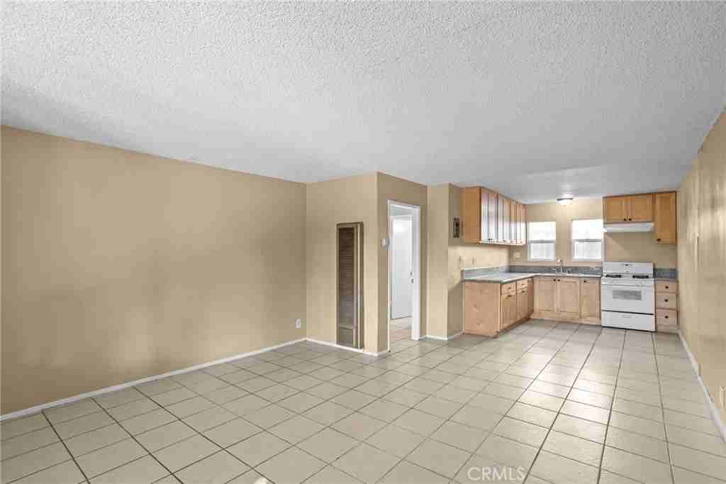 151 S Idaho St #151B - Photo 2 of 25