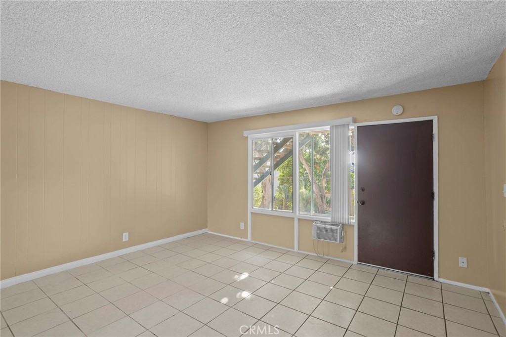 151 S Idaho St #151B - Photo 3 of 25