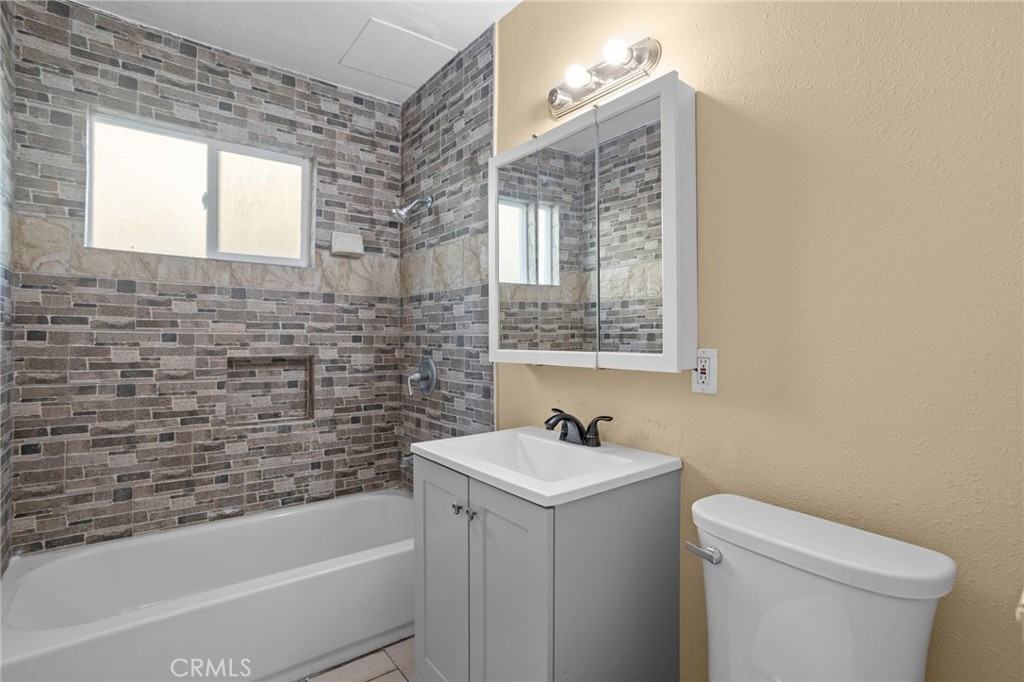 151 S Idaho St #151B - Photo 6 of 25