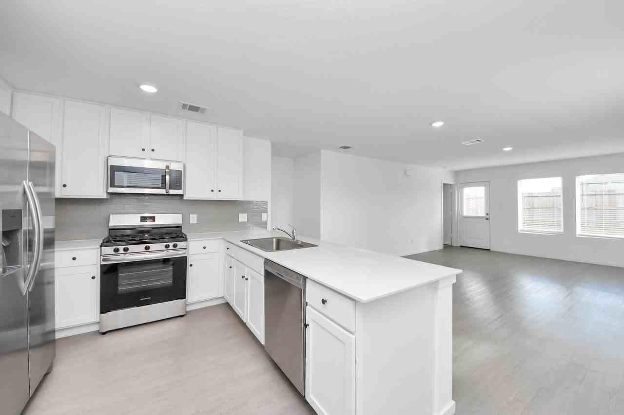 833 Village Brook Dr #833 - Photo 3 of 33