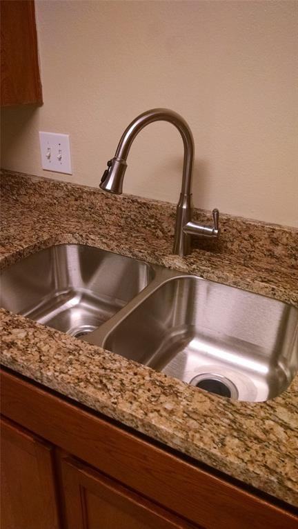 815 Windcrest Dr #815 - Photo 4 of 7