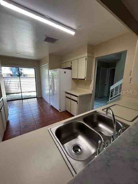 564 Albany Pl #564 - Photo 6 of 21