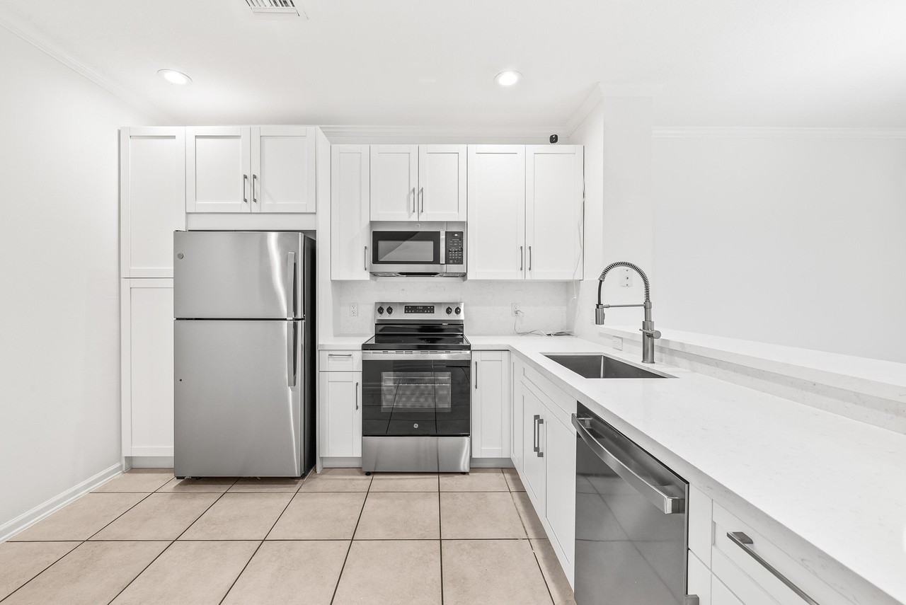 8024 Briantea Dr #8024 - Photo 4 of 39