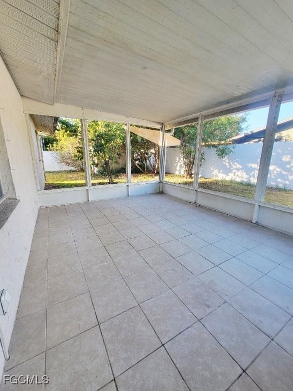 25 Maple Ave N #25 - Photo 5 of 26