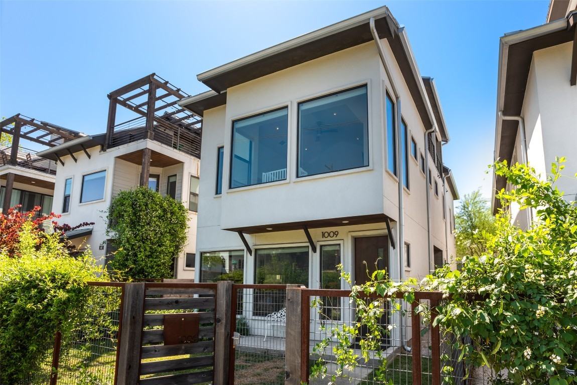 1009 E 12th St #1009