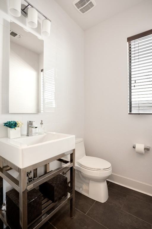 1009 E 12th St #1009 - Photo 4 of 27