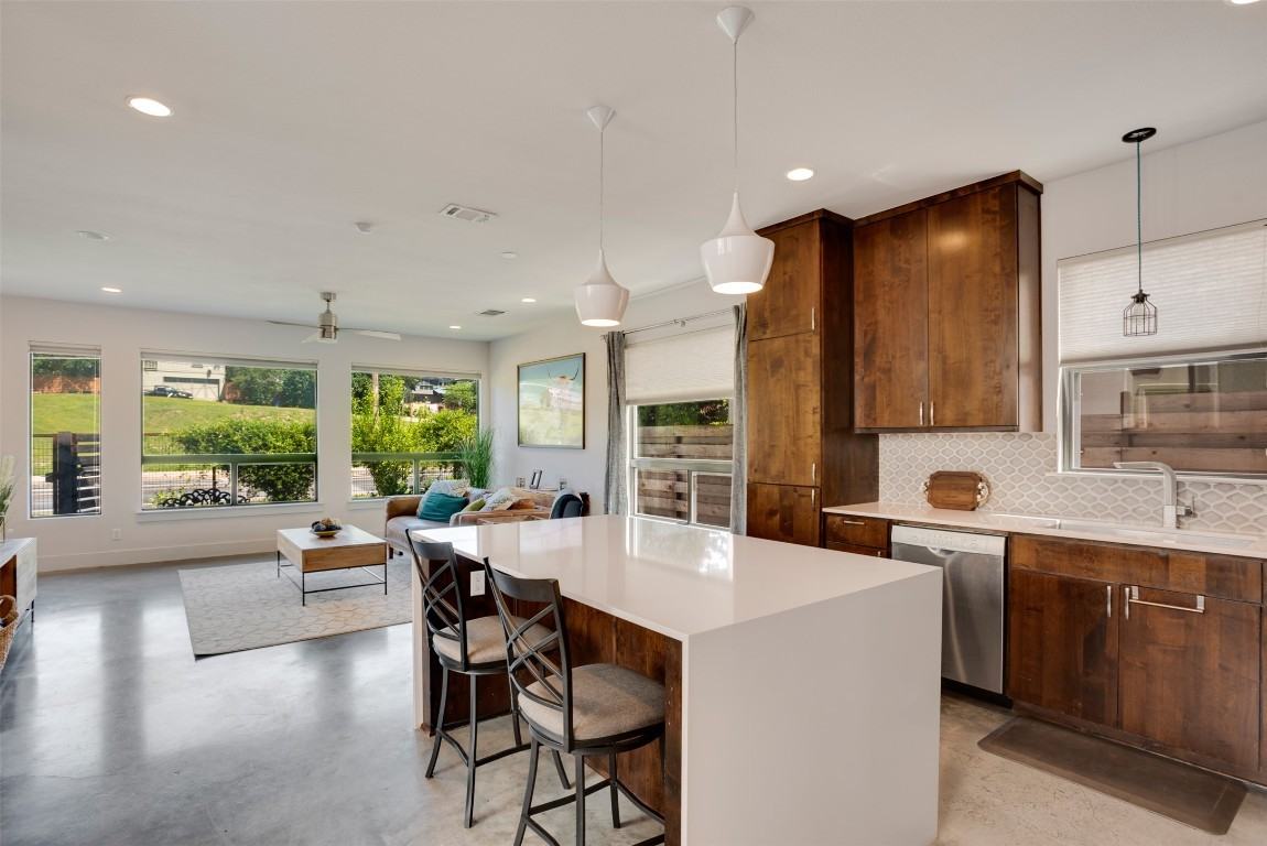 1009 E 12th St #1009 - Photo 6 of 27