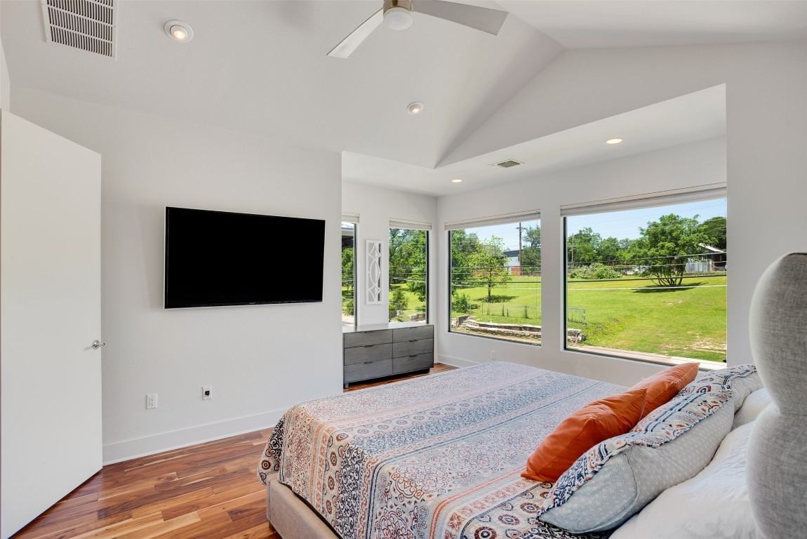 1009 E 12th St #1009 - Photo 7 of 27