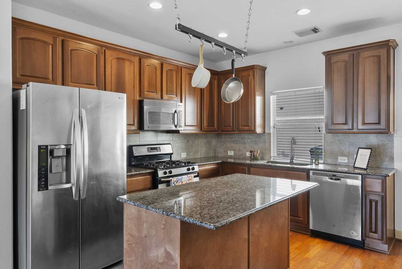 313 Hogan St #313 - Photo 2 of 16