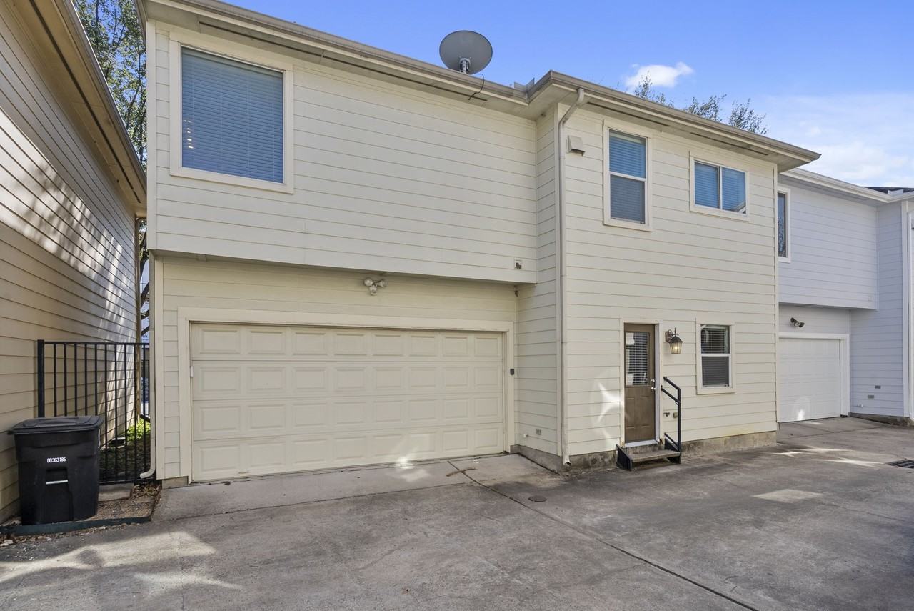 313 Hogan St #313 - Photo 4 of 16