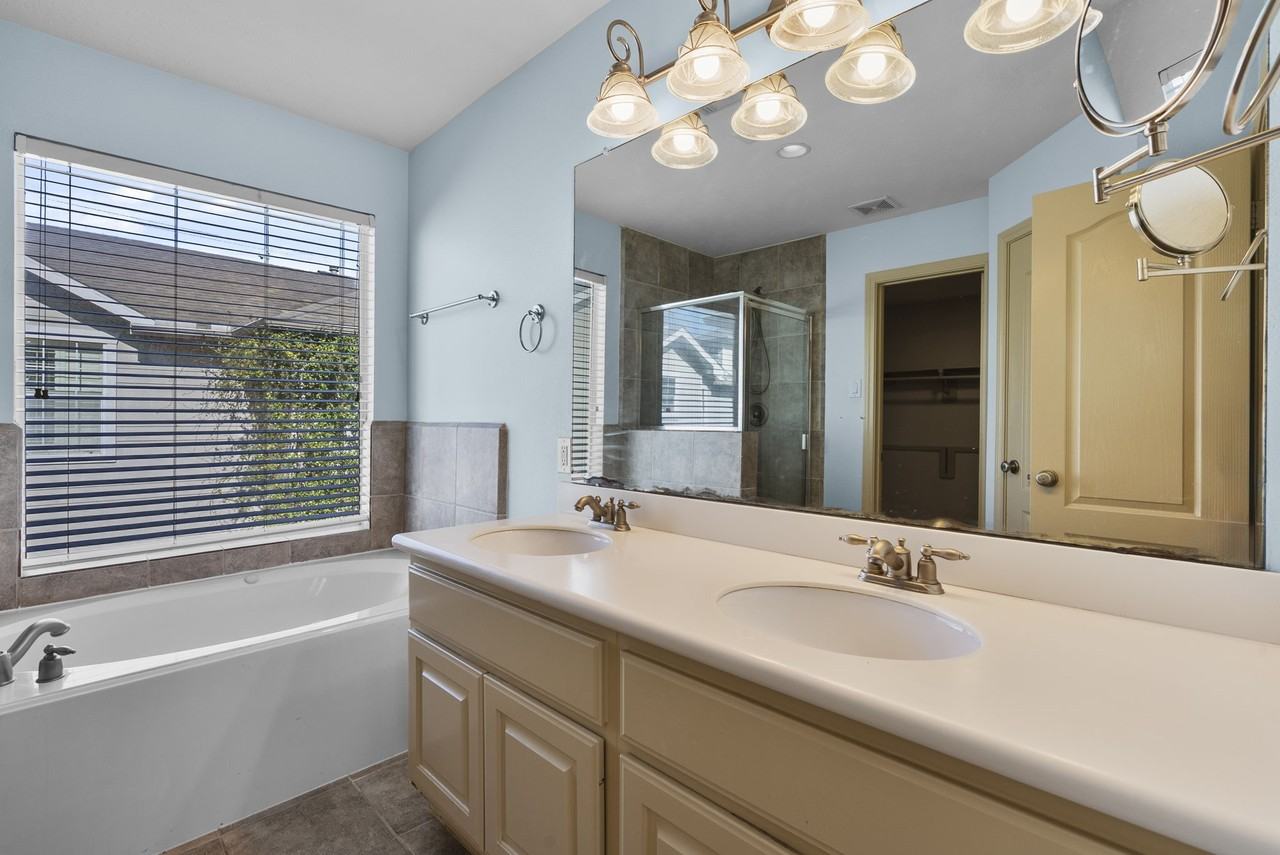 313 Hogan St #313 - Photo 7 of 16