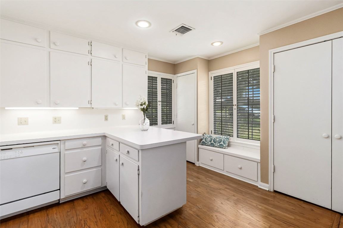 730 Sarah Jo St #730 - Photo 3 of 31