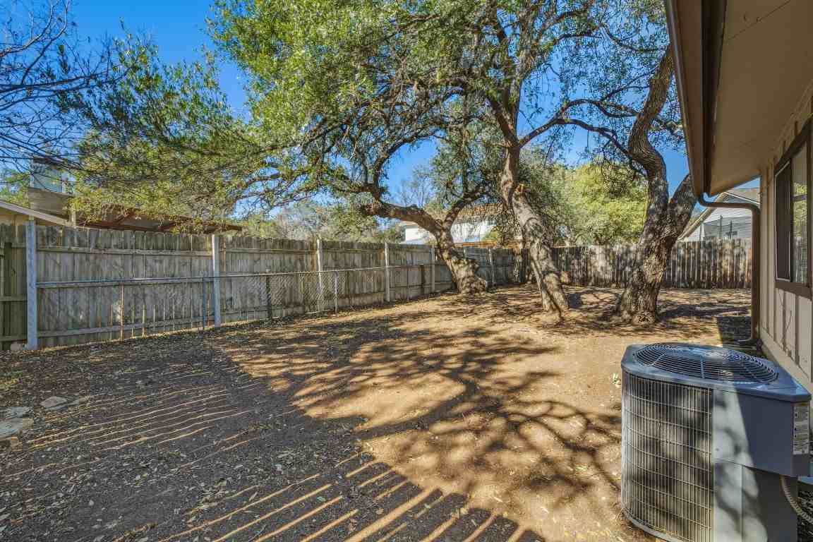 8904 Pineridge Dr #8904B - Photo 3 of 35