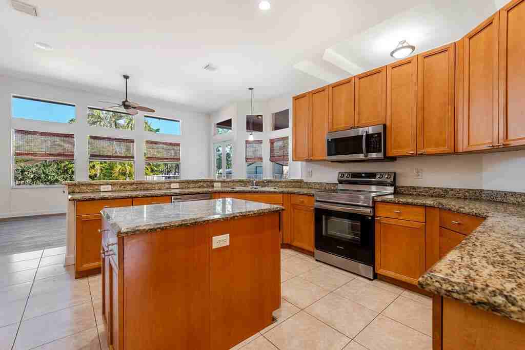 13577 52nd Ct N #13577 - Photo 4 of 37