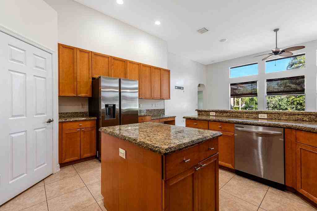 13577 52nd Ct N #13577 - Photo 5 of 37