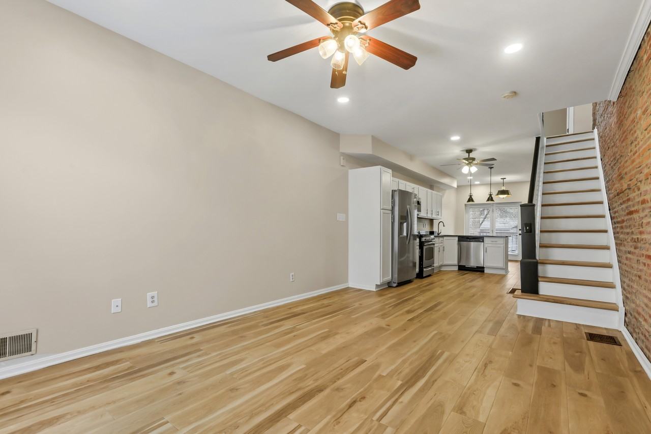 3313 Hudson St - Photo 2 of 22