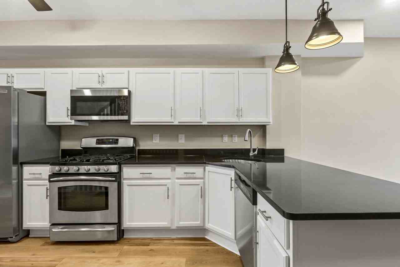 3313 Hudson St - Photo 6 of 22