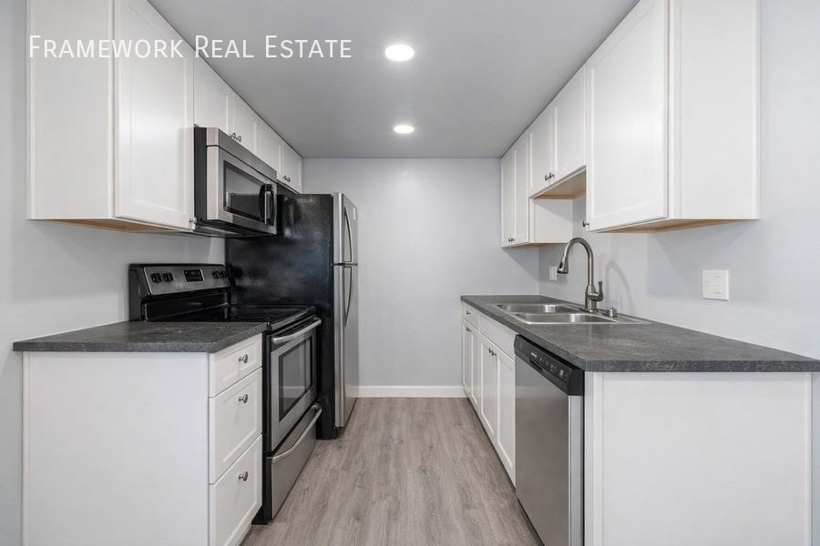 824 12th St #103 - Photo 4 of 38