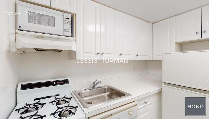 1 Astor Pl #E - Photo 4 of 5