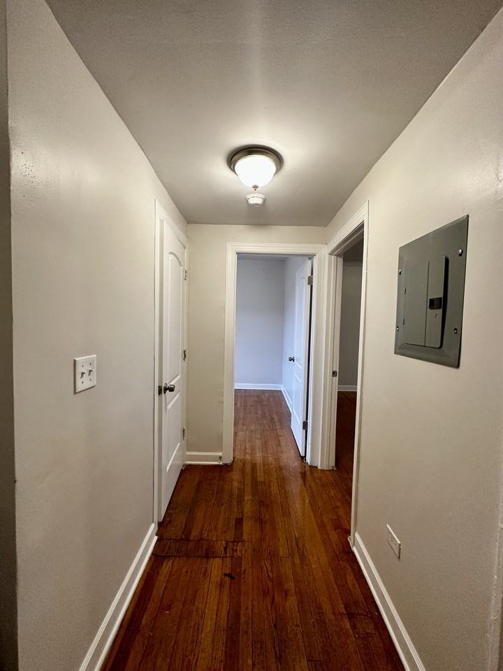 4056 W Crystal St #1 - Photo 4 of 8