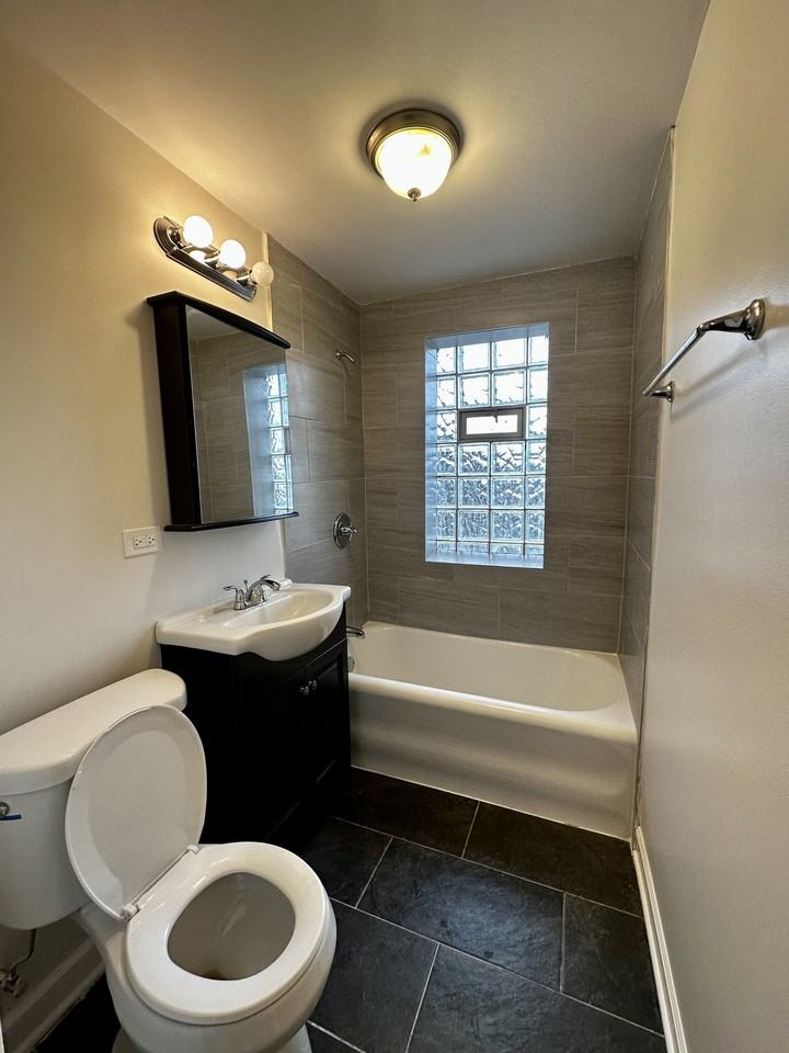 4056 W Crystal St #1 - Photo 5 of 8