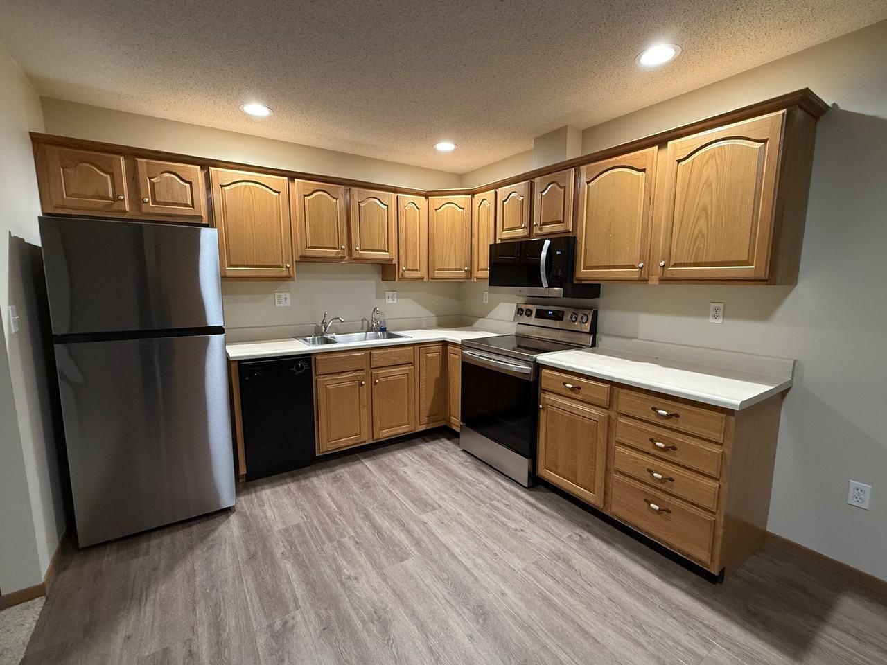 EAST MOUND 1715 - Photo 2 of 3