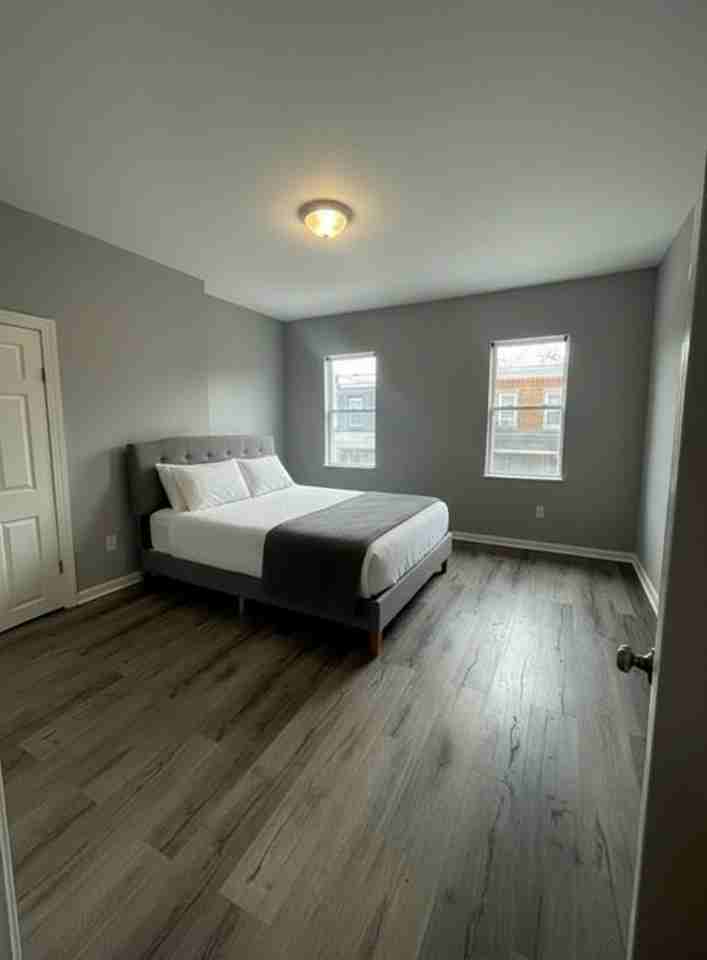 4915 Olive St - Photo 5 of 10