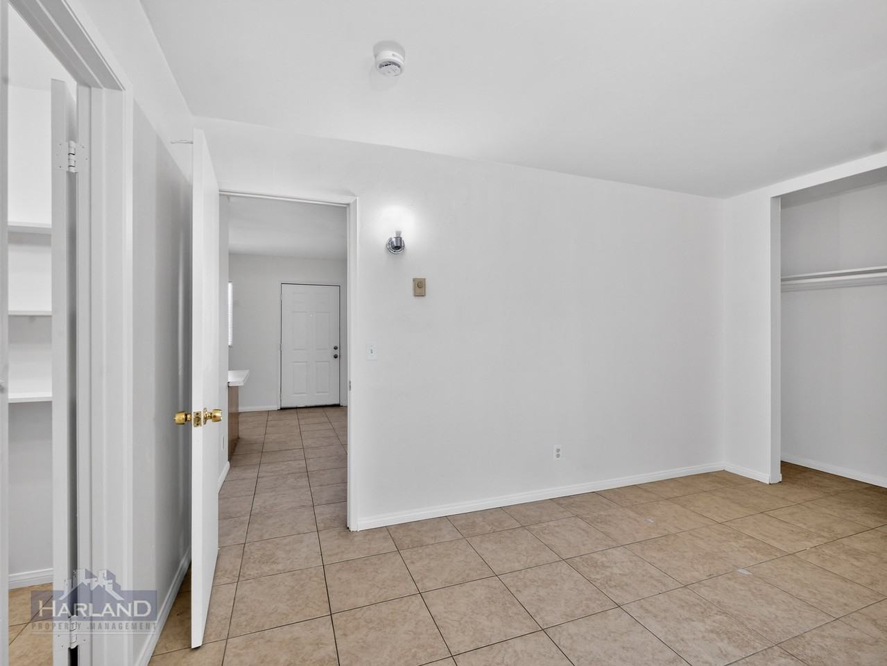 640 E 16th St - Photo 4 of 10