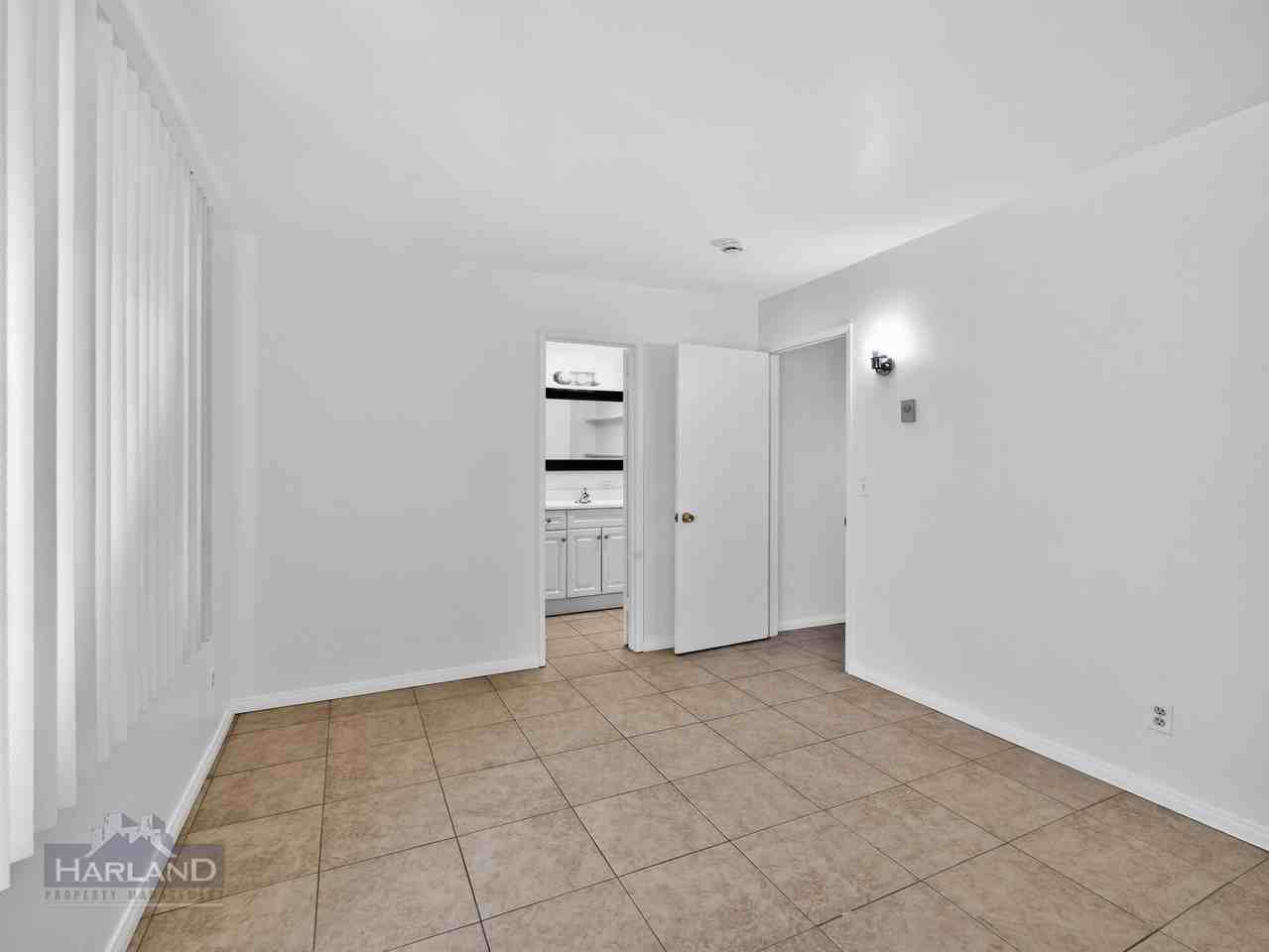 640 E 16th St - Photo 5 of 10