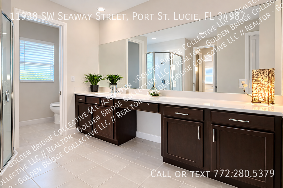 11938 Sw Seaway St - Photo 3 of 7